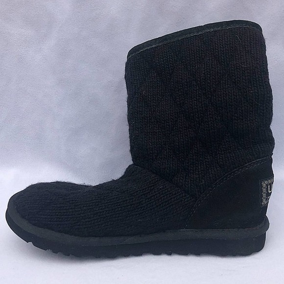 UGG Australia Mountain Black Quilted Short Boots - Picture 5 of 7